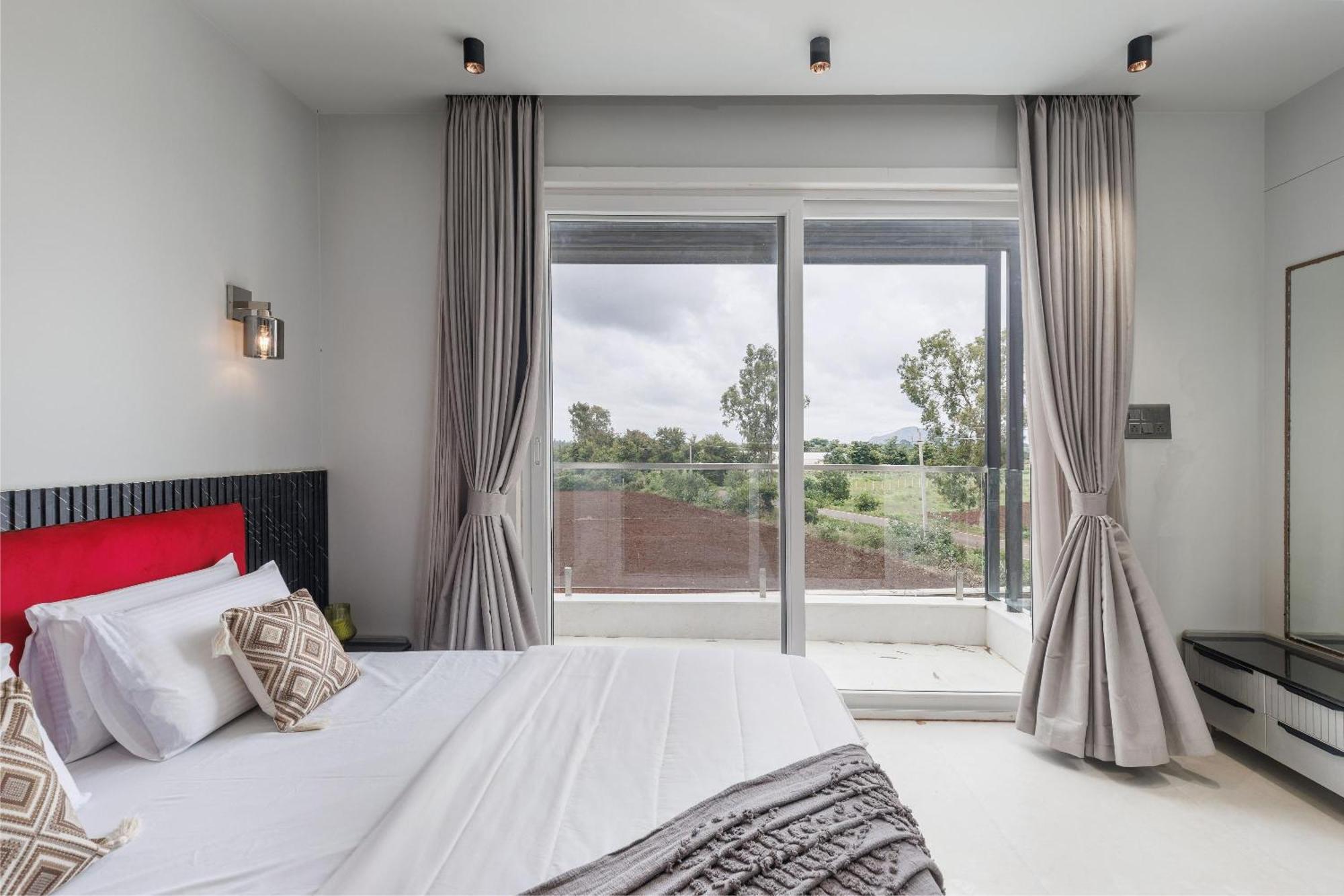 Celestial Sapphire Villa Pvt Pool Veg Food 4Bhk Dod Ballāpur Buitenkant foto